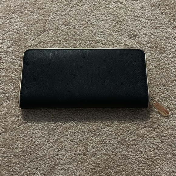 Michael Kors Wallet - Picture 2 of 9